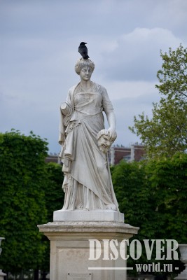 ... и по этой скульптуре тоже                                                  