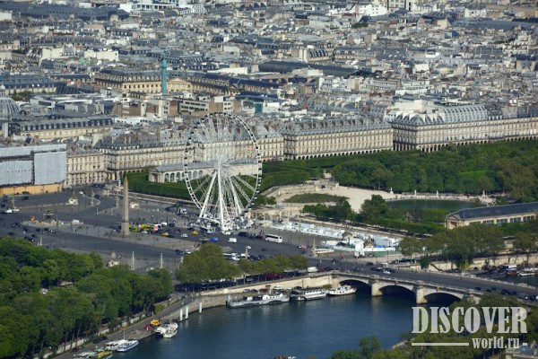 Вид на колесо с Эйфелевой башни