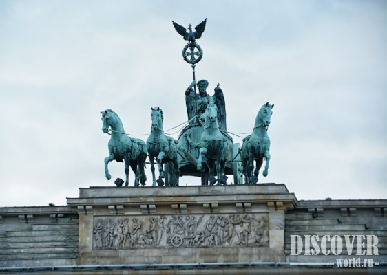 Квадрига сверху Бранденбургских ворот