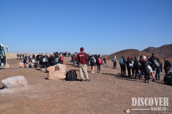 Если рано утром тут нет ни одного человека, то в середине дня тут уже толпы туристов