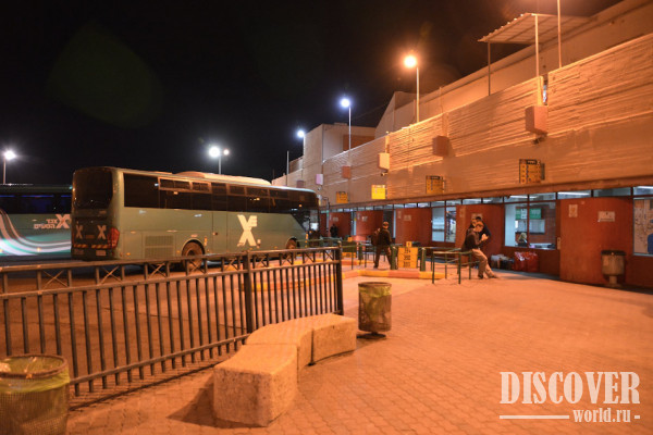 Платформы для посадки снаружи вокзала