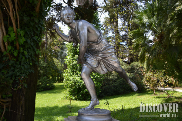 Скульптура "Гиппомен" в дендрарии