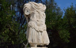 Статуя императора Адриана в Агоре