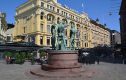 Памятник "Три кузнеца" в Хельсинки