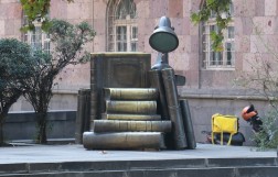 Памятник Книге ("Читатель"), Ереван