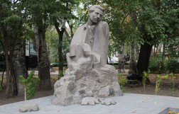 Памятник Ваану Терьяну, Ереван
