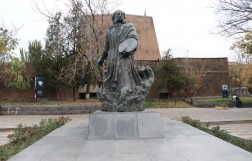Памятник Ивану Айвазовскому в Ереване