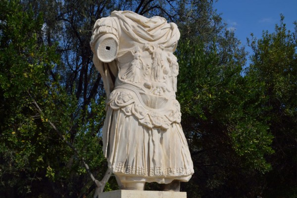 Статуя императора Адриана в Агоре