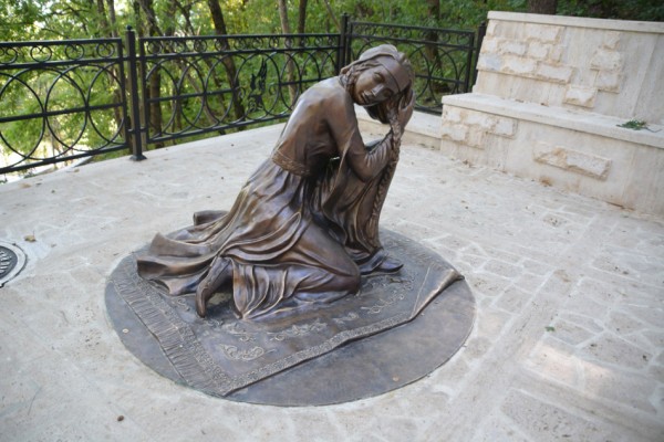 Скульптура "Бэла" в Пятигорске